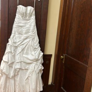 Wedding Dress - Never Worn